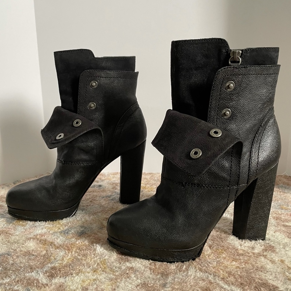 Vera Wang Marilyn Booties Black Leather EUC Size 7 - Picture 5 of 15